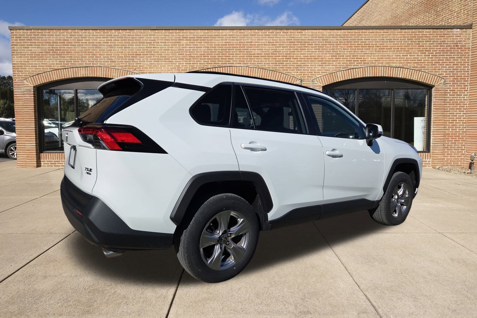 2024 Toyota RAV4 XLE photo 3