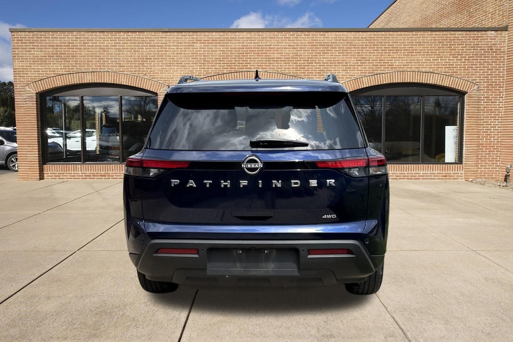 Used 2025 Nissan Pathfinder SV SUV