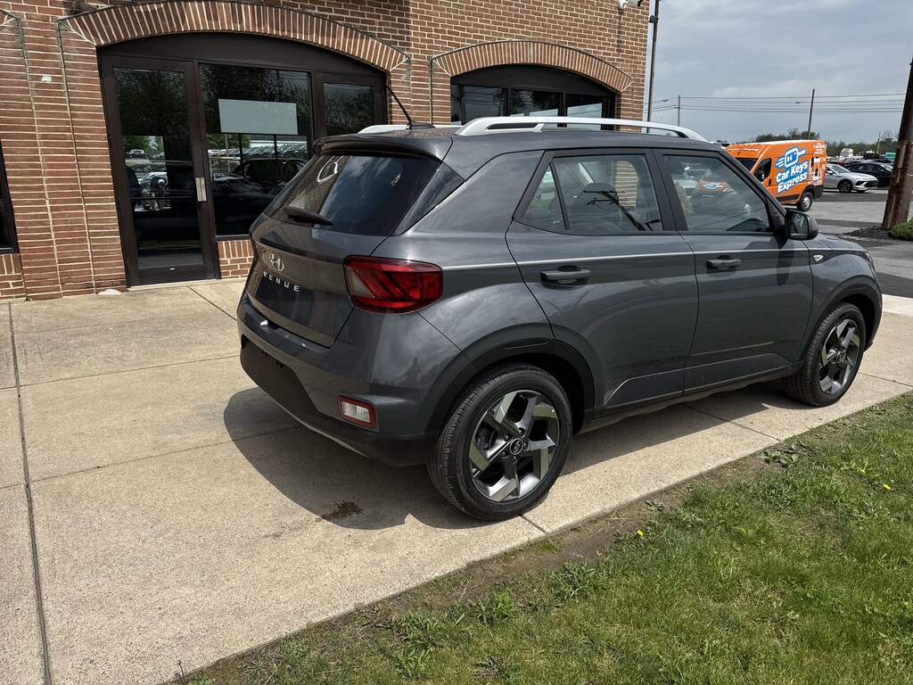 Used 2025 Hyundai Venue SEL SUV