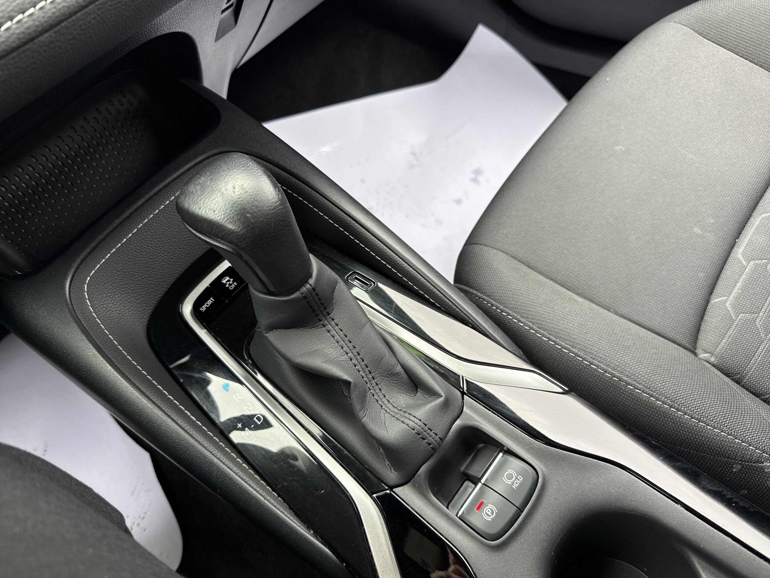 2019 Toyota Corolla Hatchback SE - Photo 23