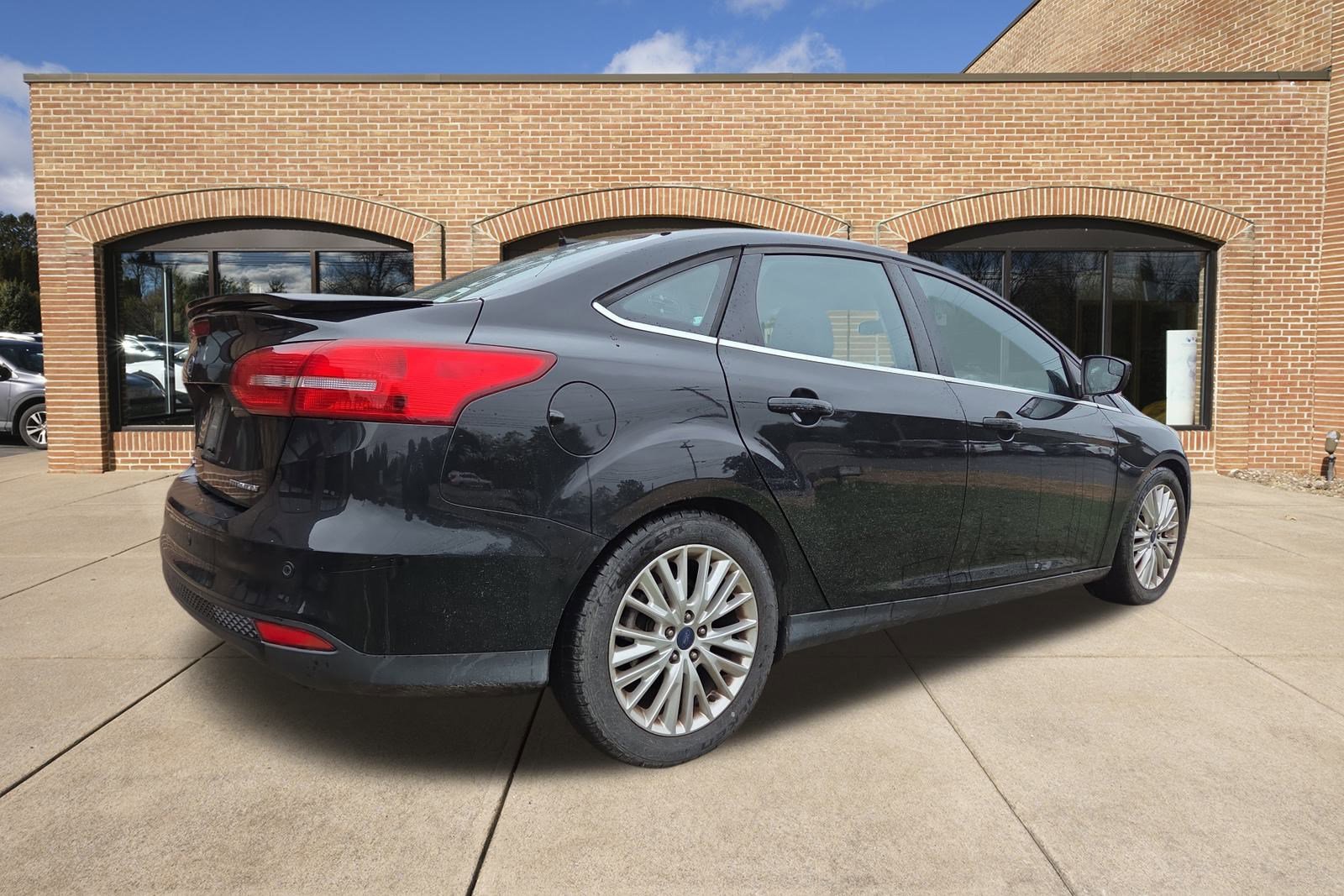 2016 Ford Focus Titanium Sedan photo 2