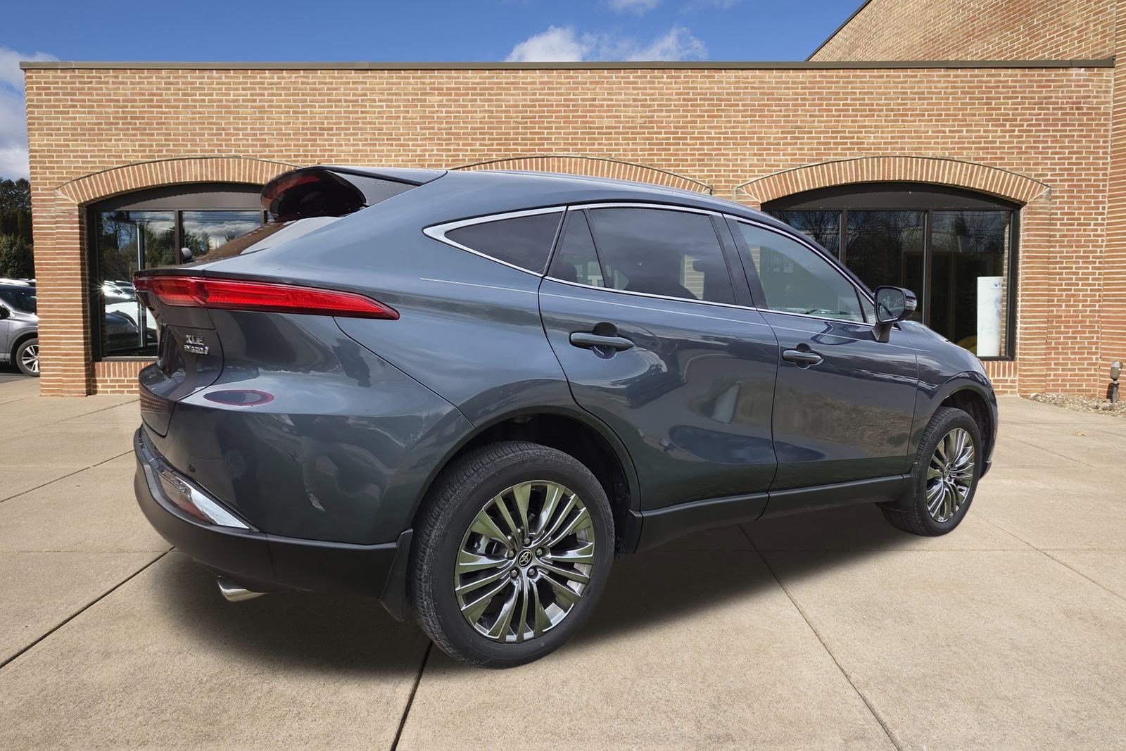 2023 Toyota Venza XLE photo 2