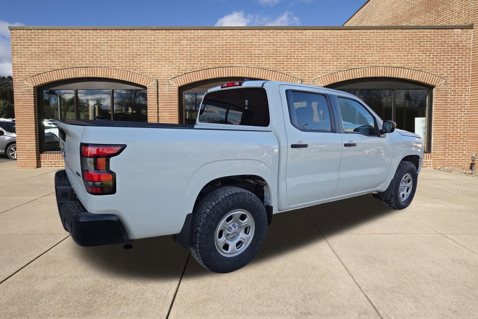 2022 Nissan Frontier Crew Cab S photo 3