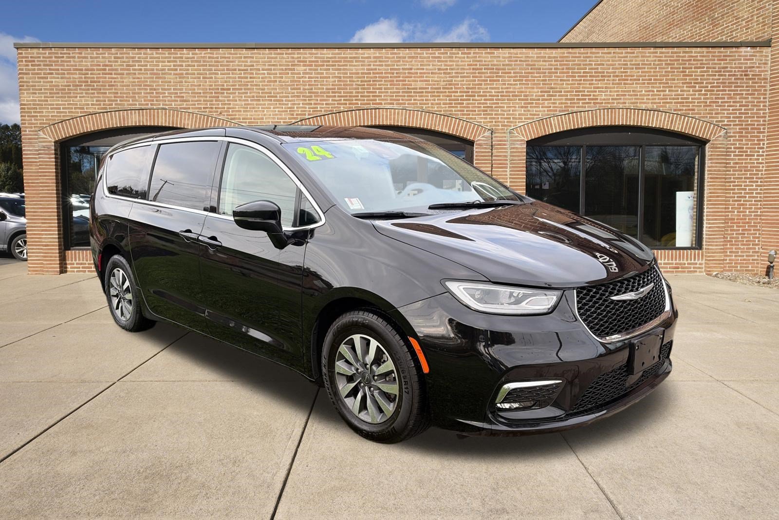 2024 Chrysler Pacifica PHEV Select