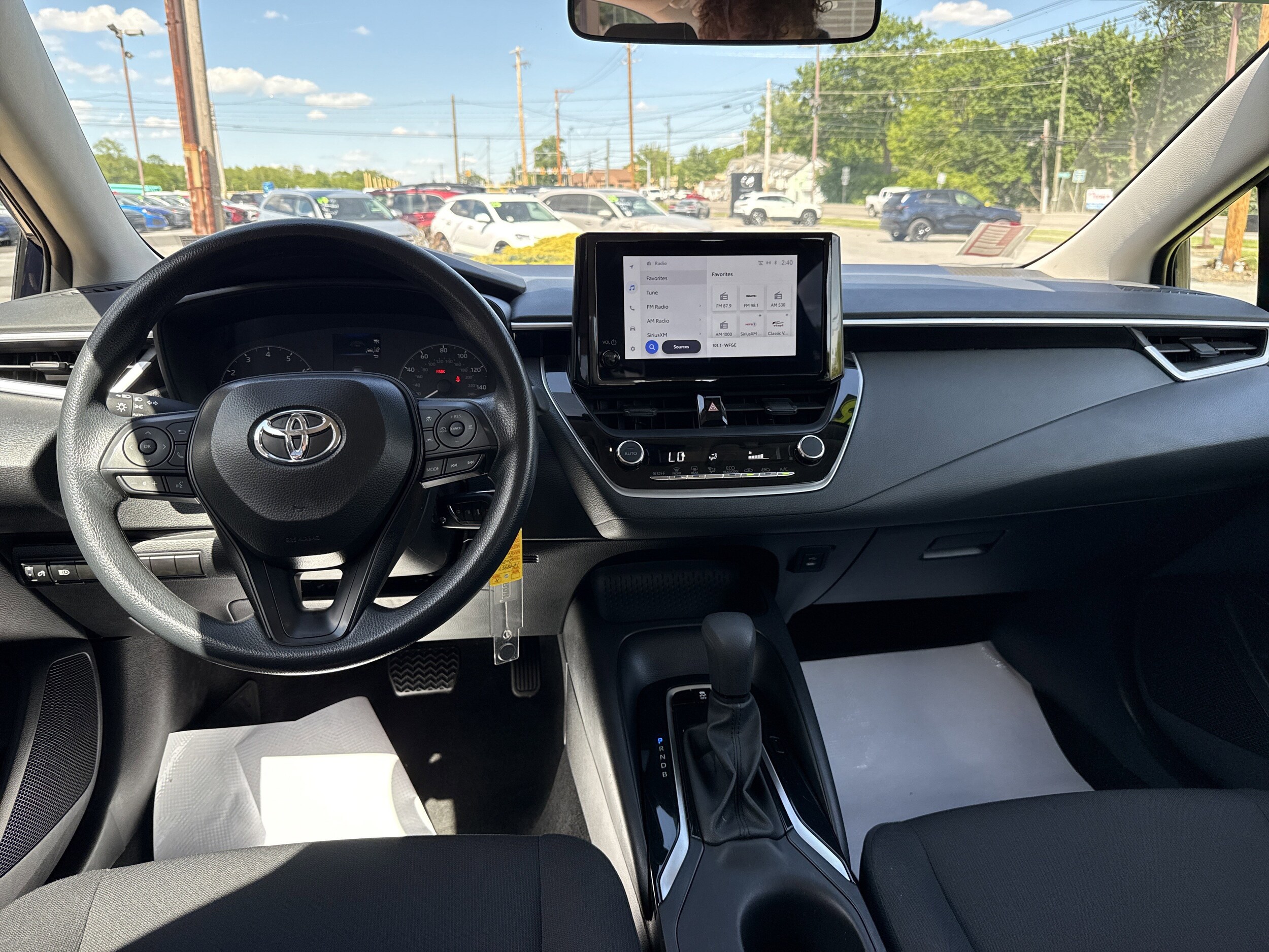 2025 Toyota Corolla LE - Photo 14