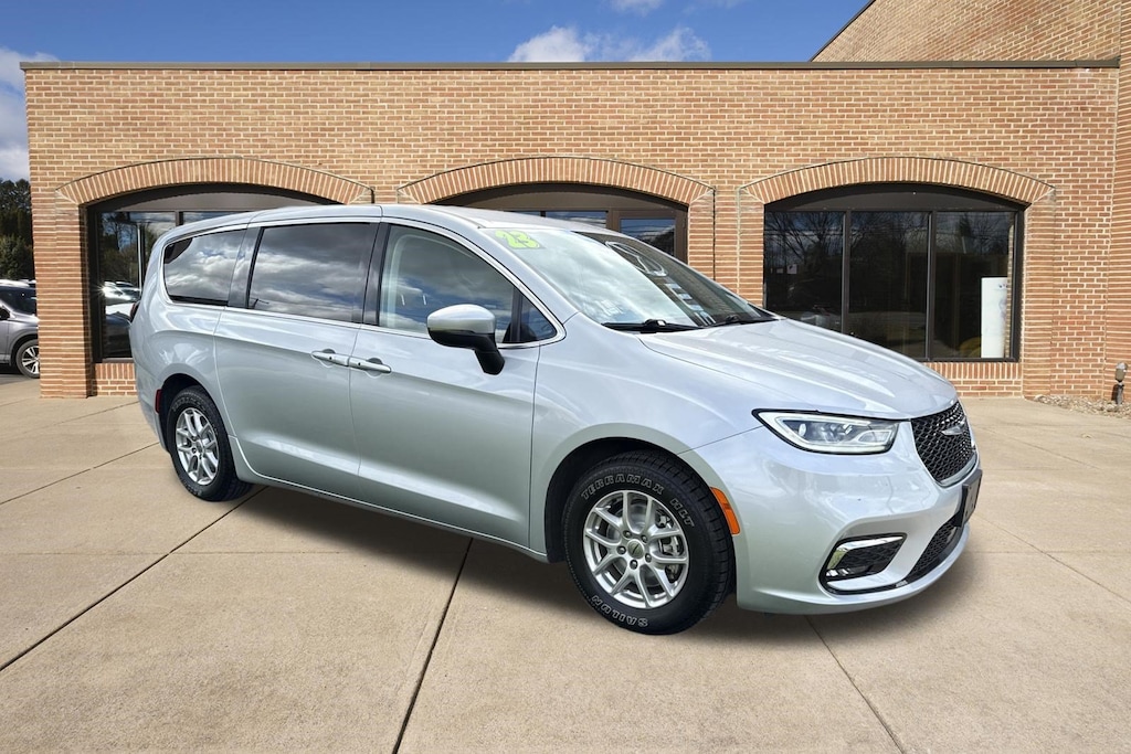 Used 2023 Chrysler Pacifica Touring L Van Passenger Van