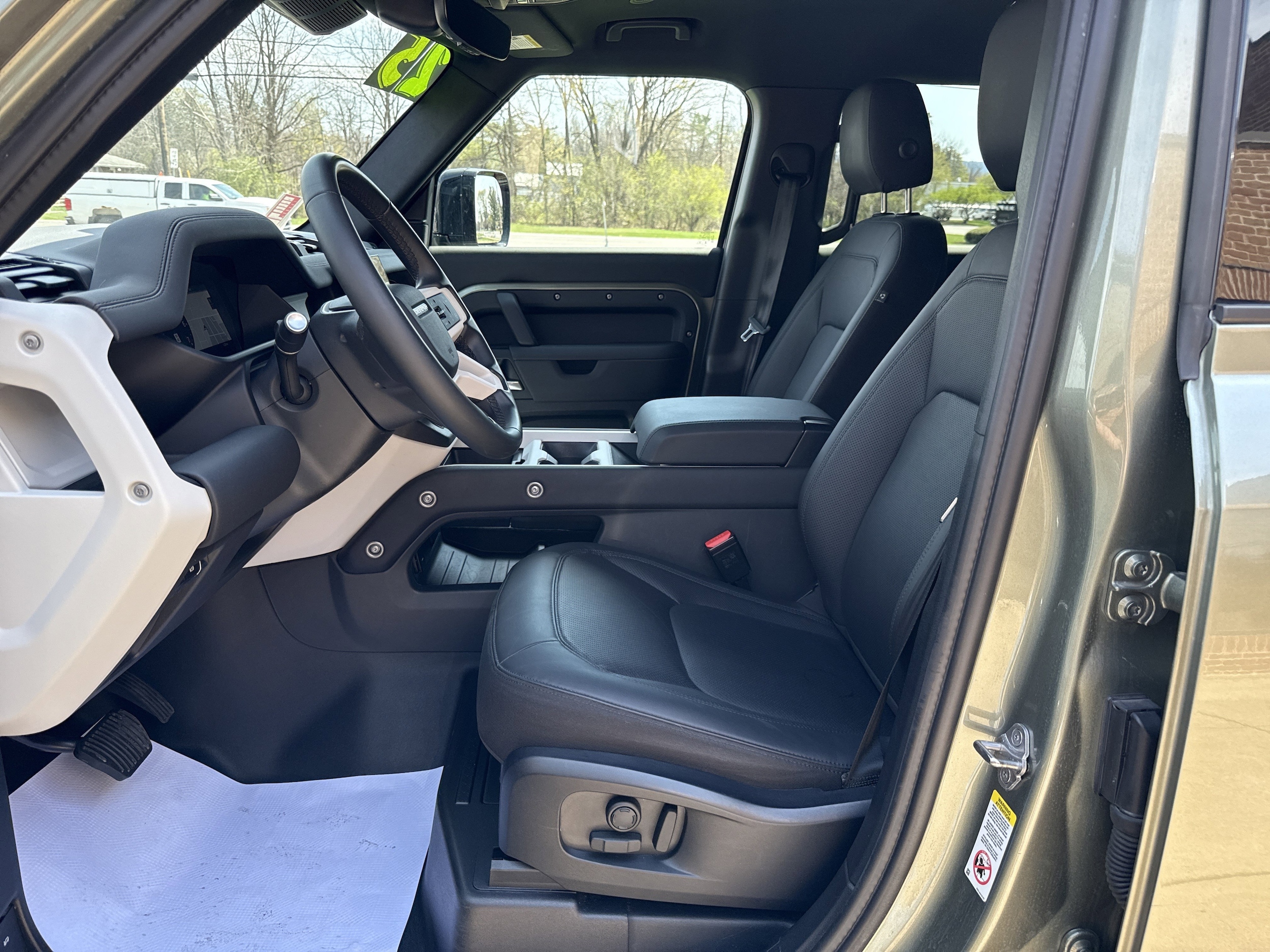2025 Land Rover Defender S - Photo 12