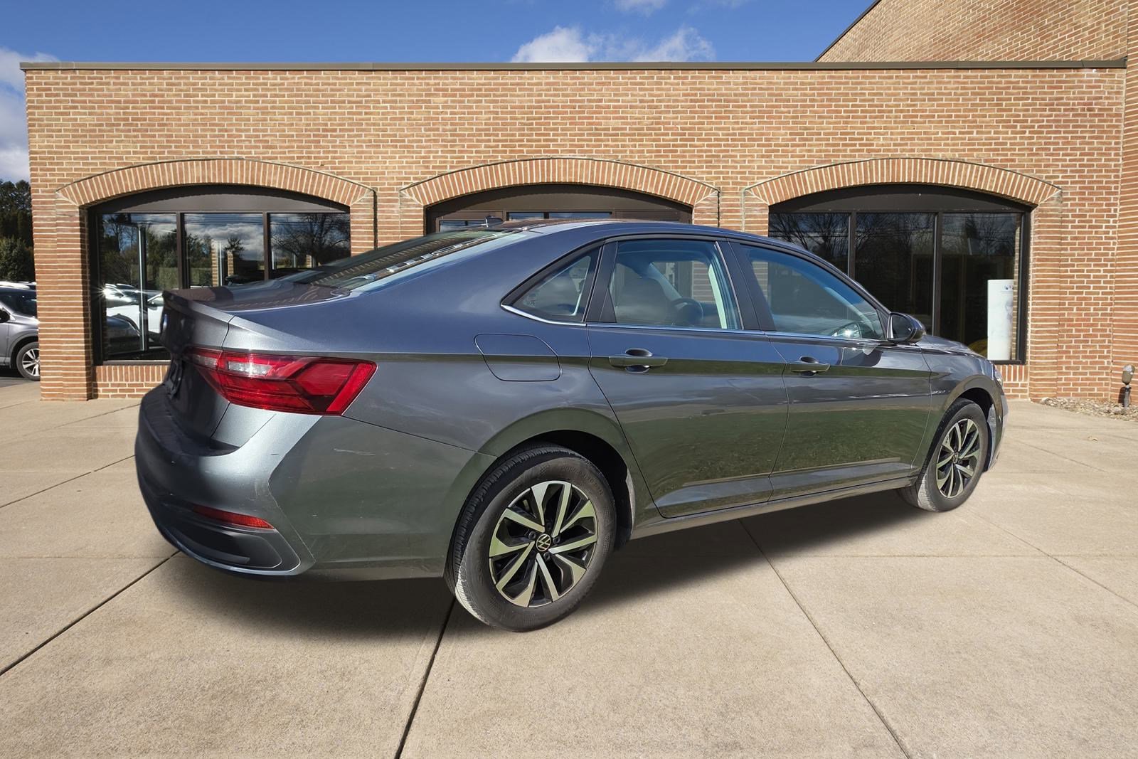 2024 Volkswagen Jetta 1.5T S photo 3