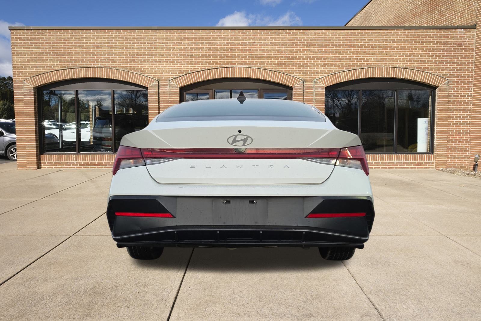 2025 Hyundai Elantra SEL Convenience photo 4