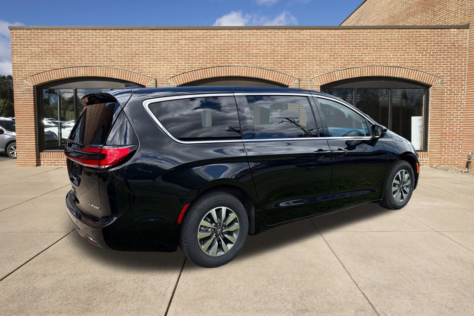 2023 Chrysler Pacifica Hybrid Touring L - Photo 9