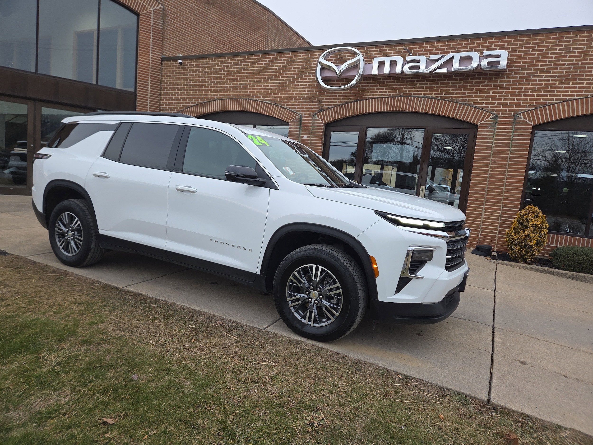 2024 Chevrolet Traverse 2LT's photo