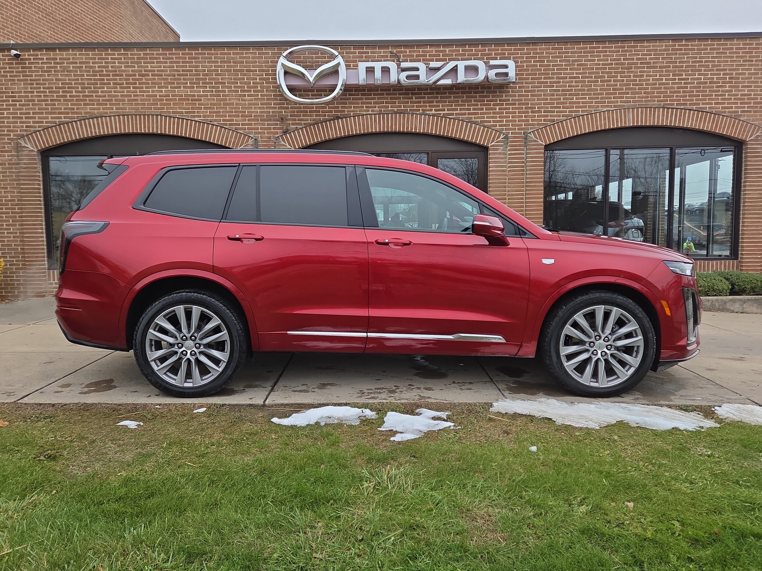 2021 Cadillac XT6 Sport photo 2