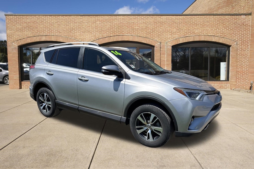 Used 2016 Toyota RAV4 XLE SUV