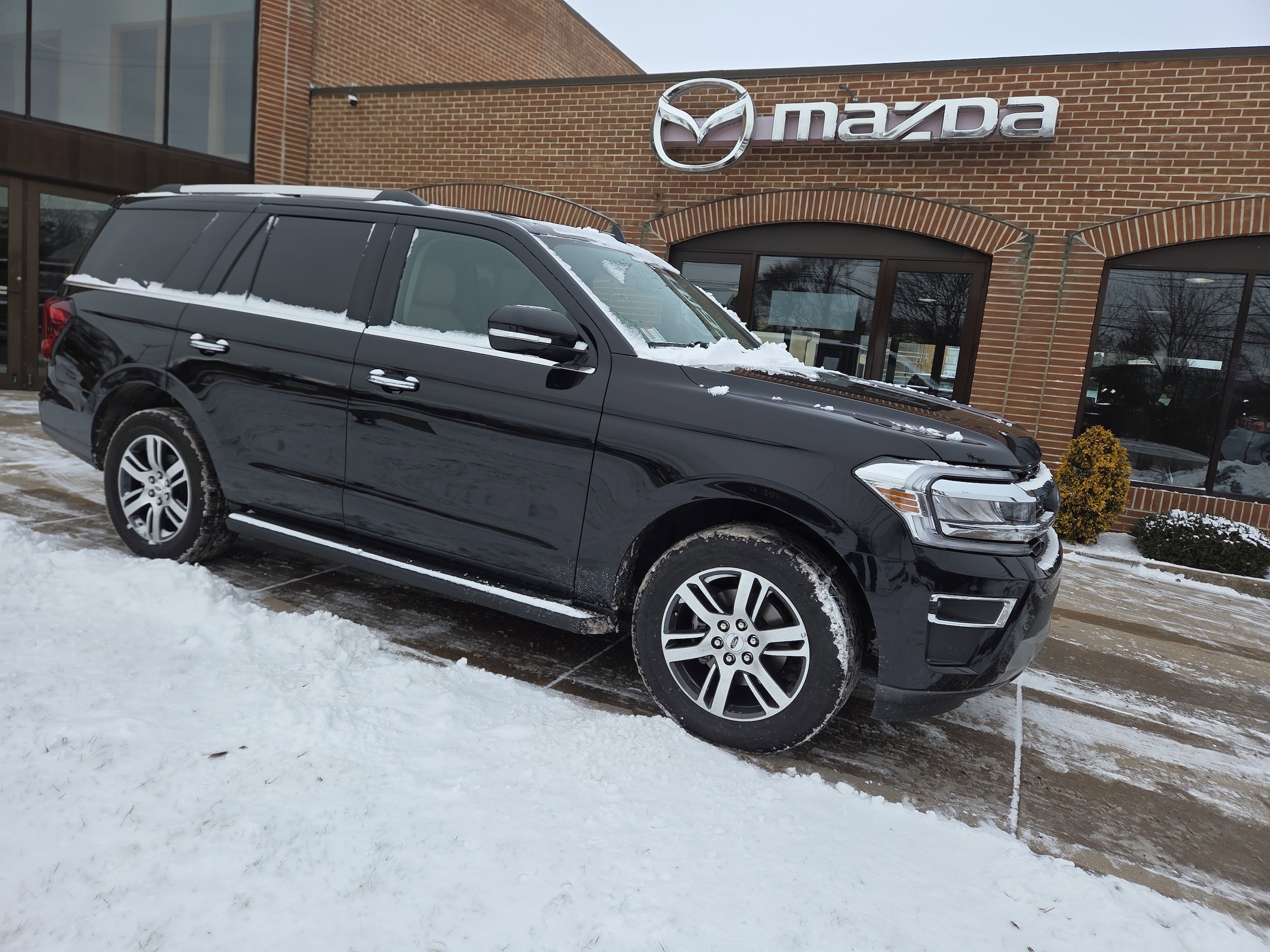 2024 Ford Expedition Limited's photo