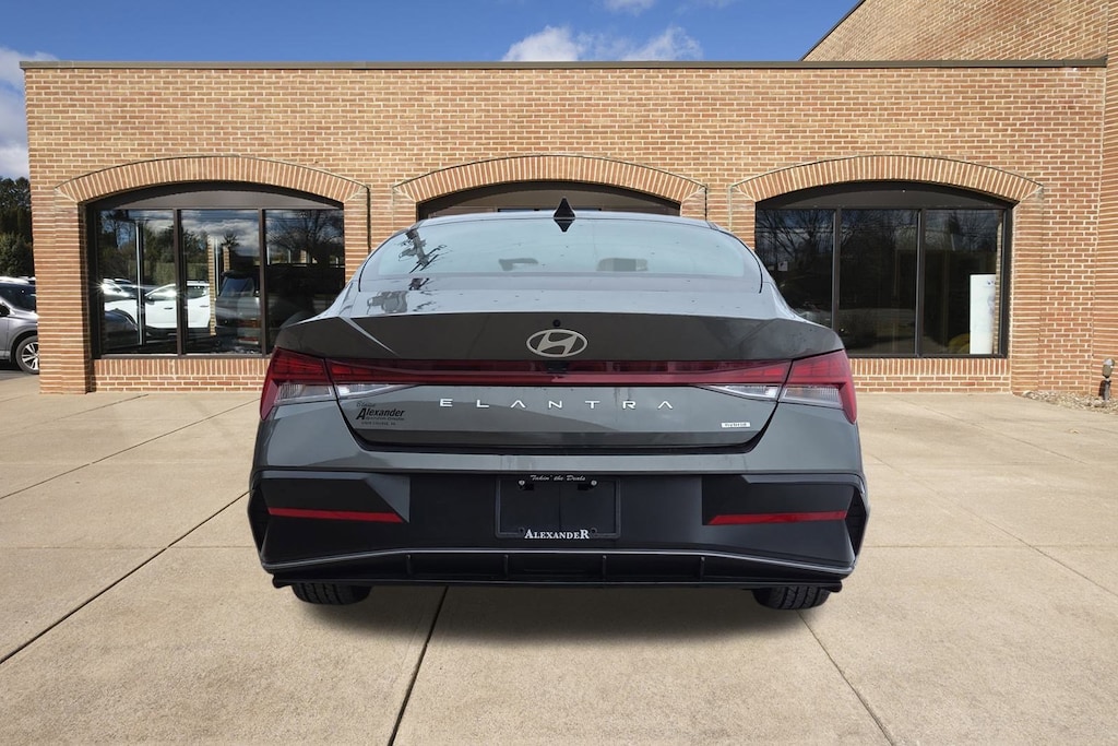 Certified 2025 Hyundai Elantra Hybrid Limited Sedan