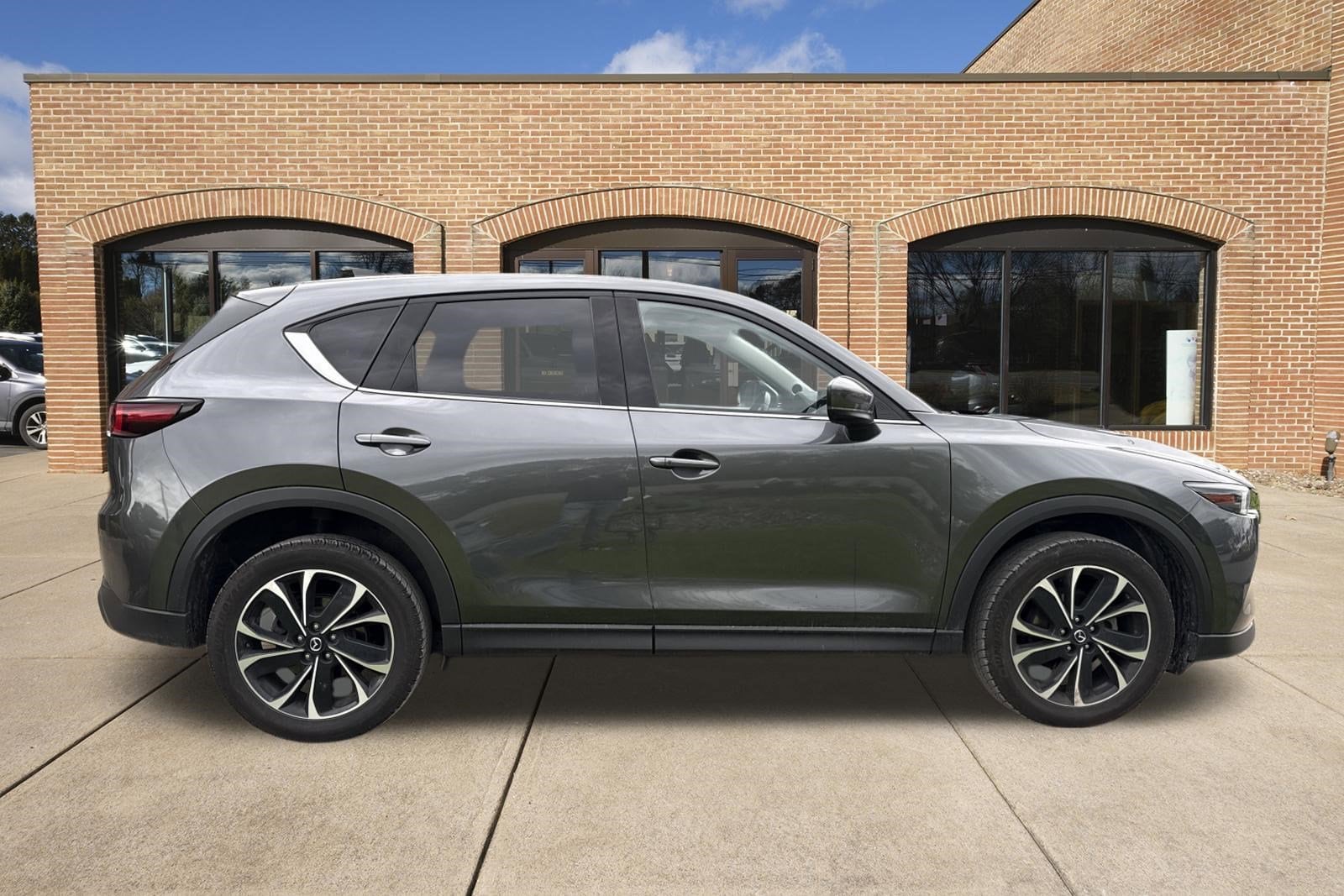 Vehicle Image 2