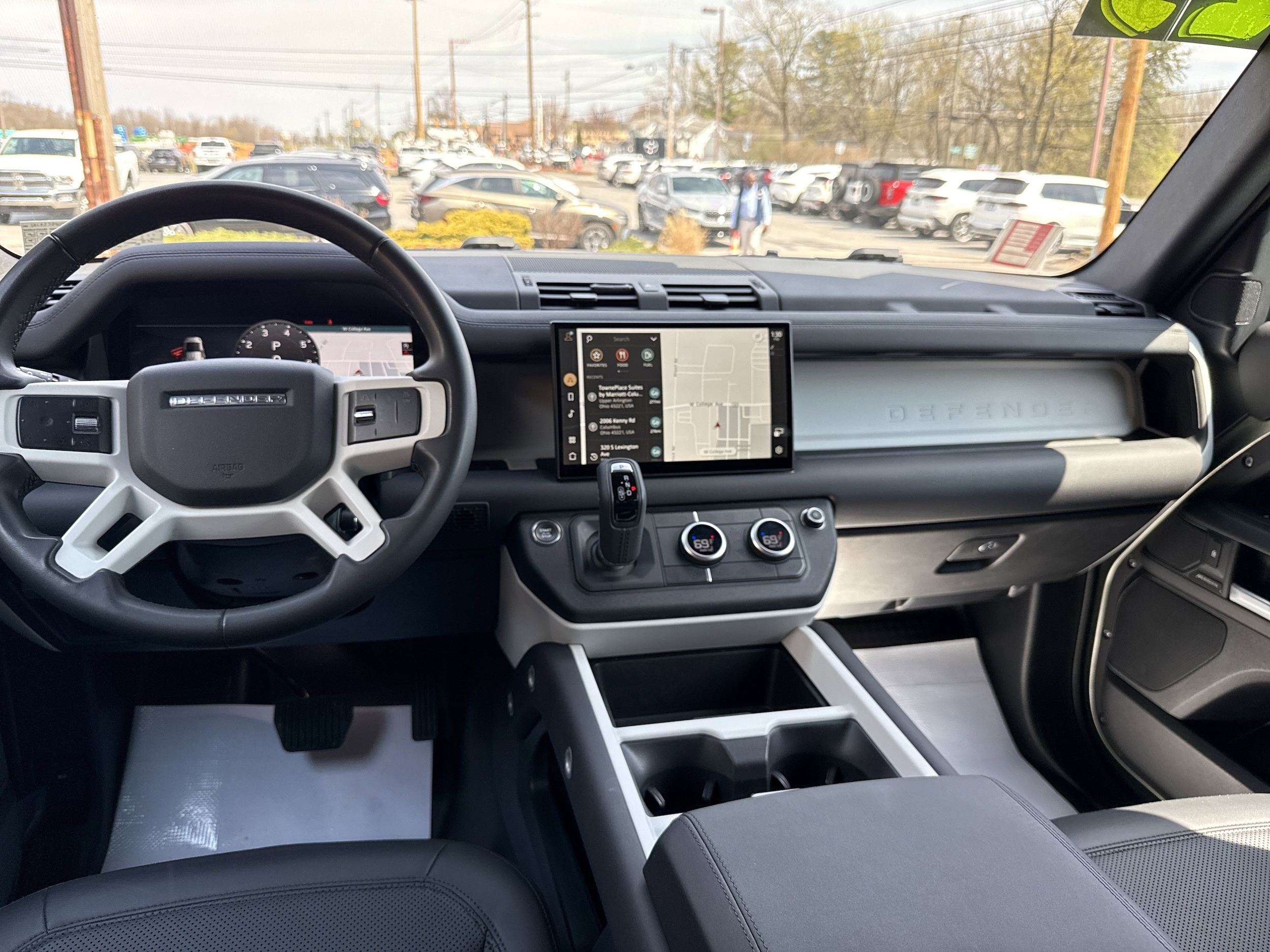 2025 Land Rover Defender S - Photo 14