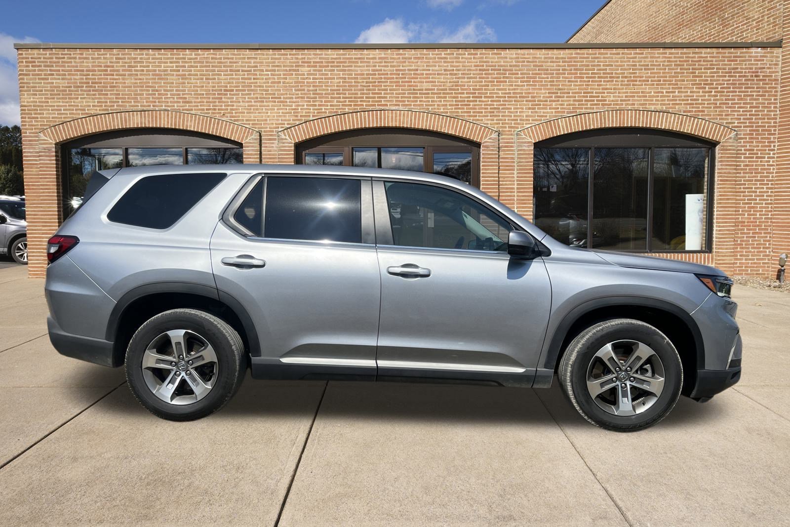 2025 Honda Pilot EX-L photo 2