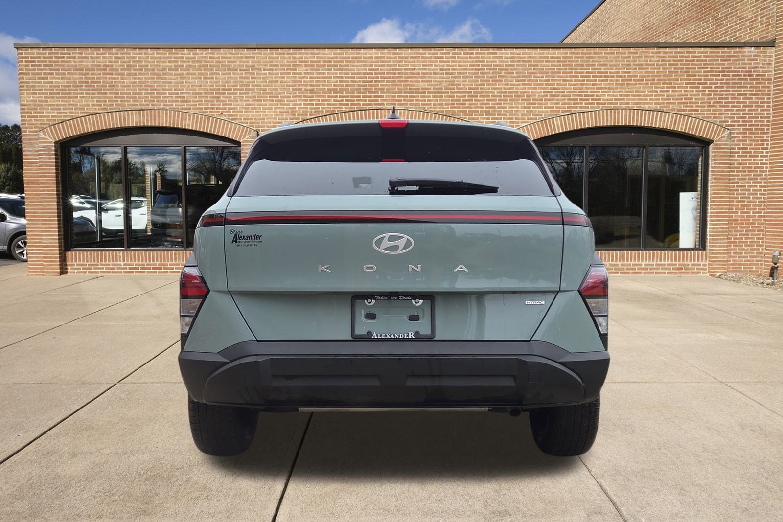 2025 Hyundai Kona SEL photo 3