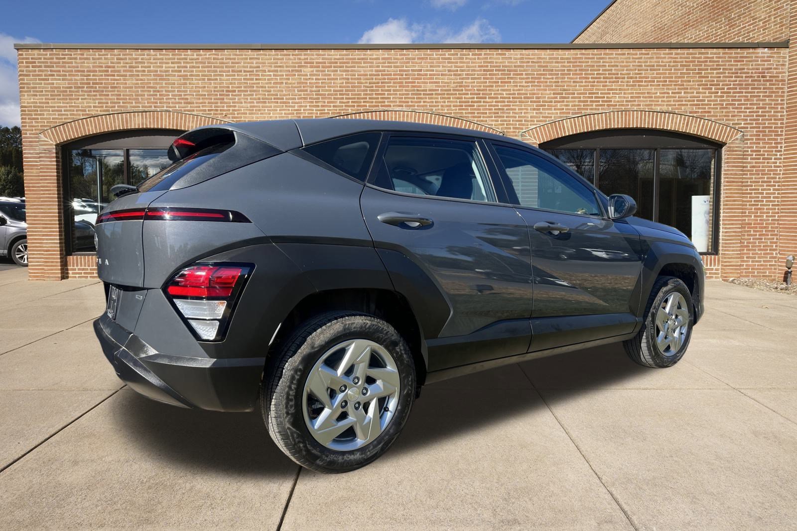 2024 Hyundai Kona SE photo 3