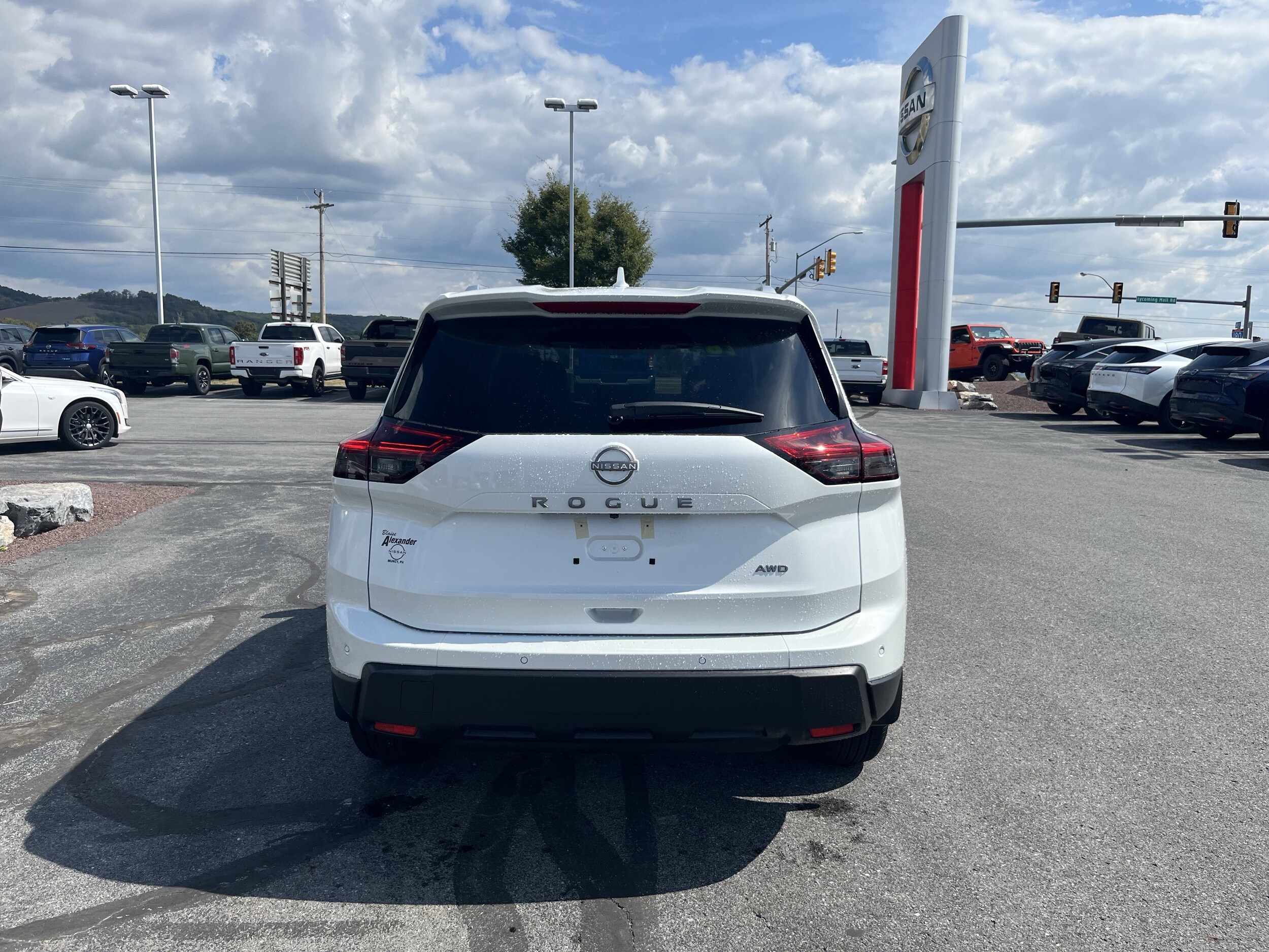 2026 Nissan Rogue AWD SV photo 3