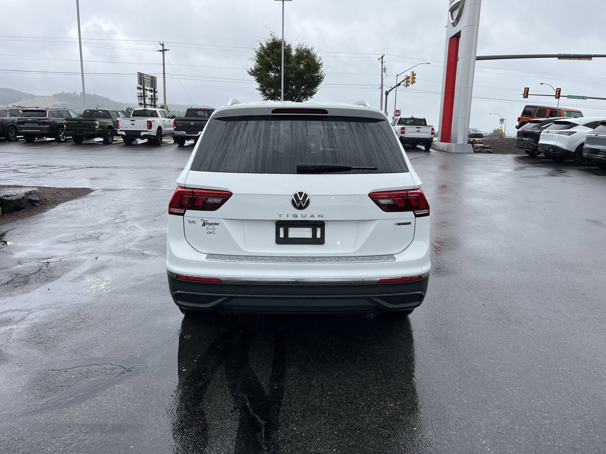2022 Volkswagen Tiguan SE photo 3