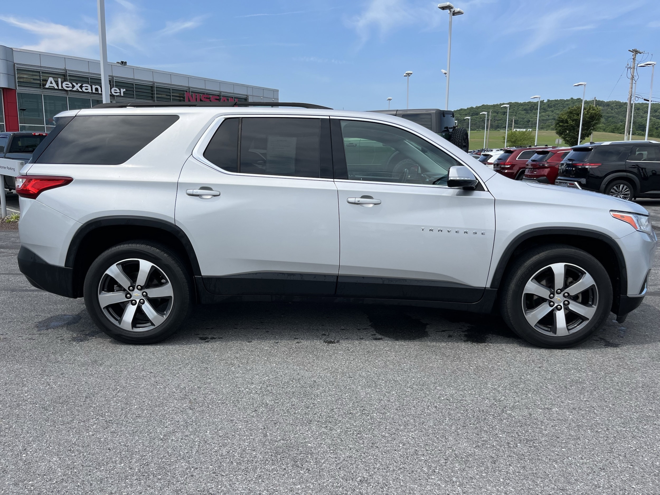 Used 2019 Chevrolet Traverse 3LT with VIN 1GNEVHKW6KJ275111 for sale in Montoursville, PA