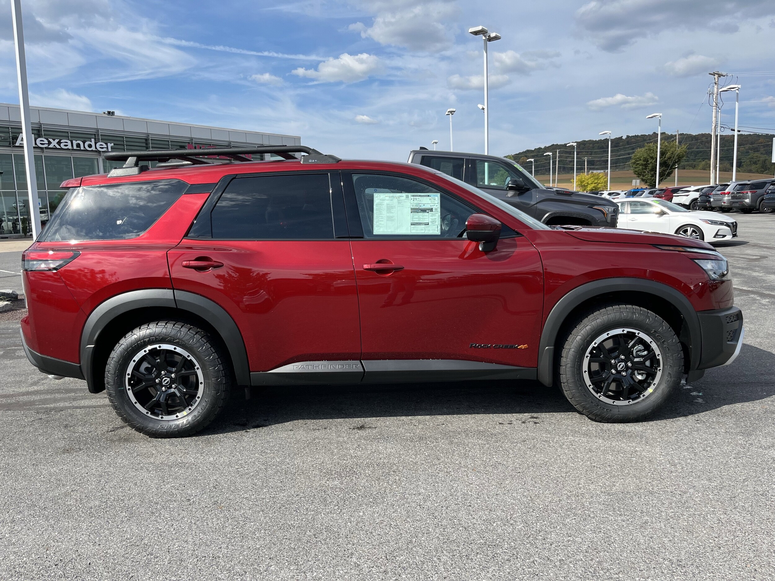 2025 Nissan Pathfinder Rock Creek photo 2