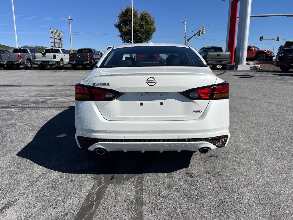 New 2025 Nissan Altima SV Sedan