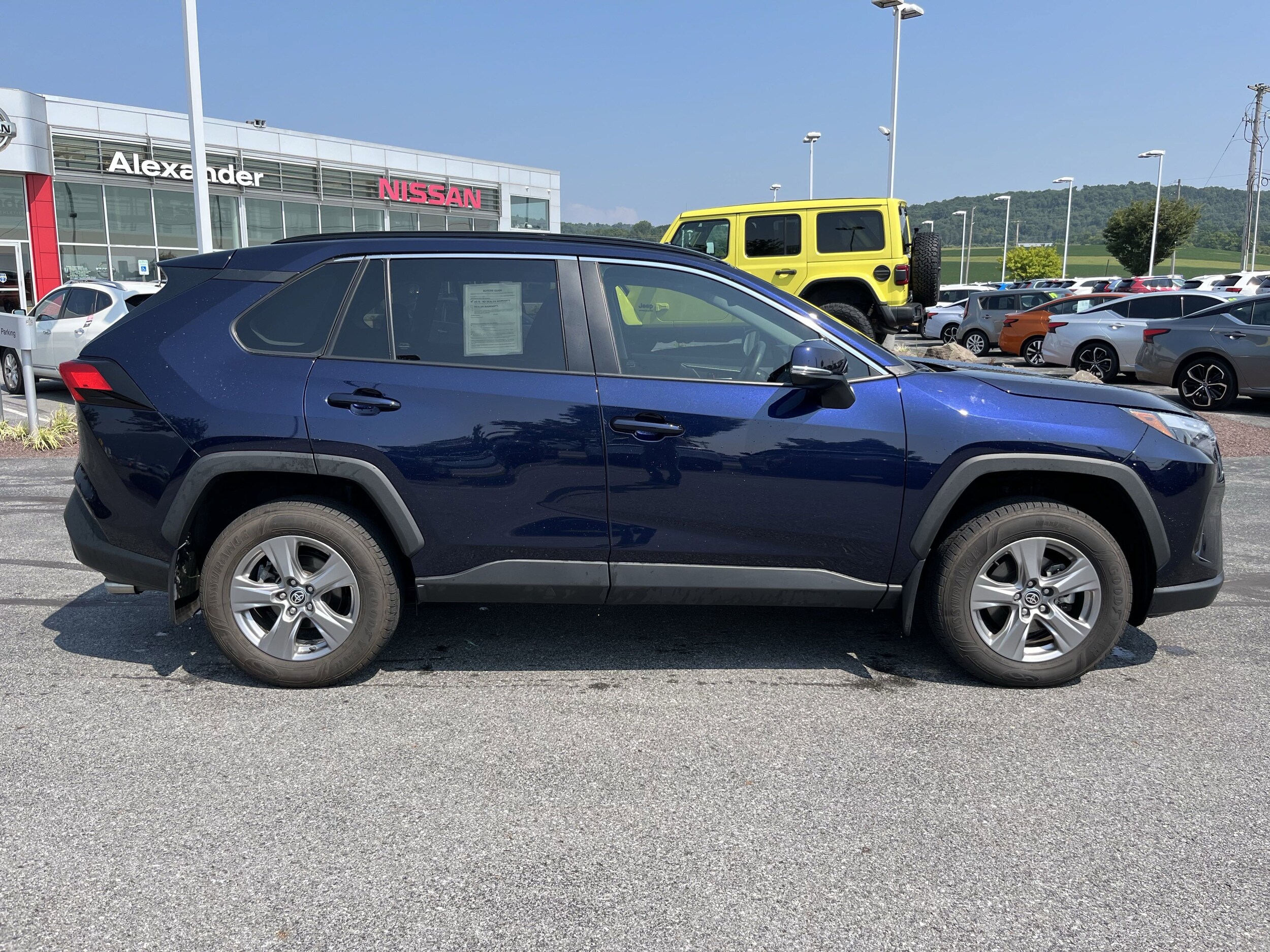 2023 Toyota RAV4 XLE photo 2