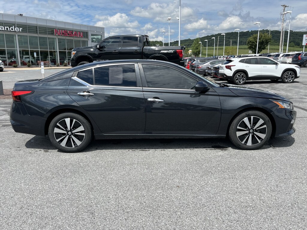 Used 2022 Nissan Altima 2.5 SV Sedan