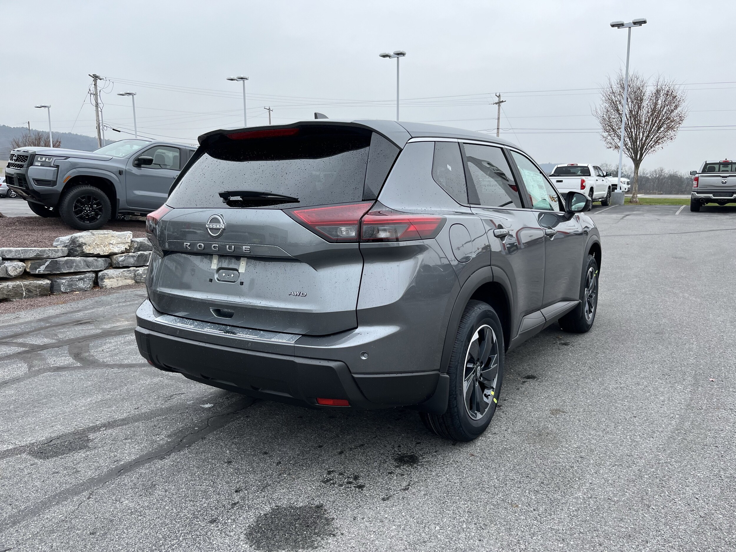 2026 Nissan Rogue SV photo 2