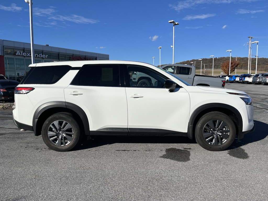 Used 2024 Nissan Pathfinder S SUV