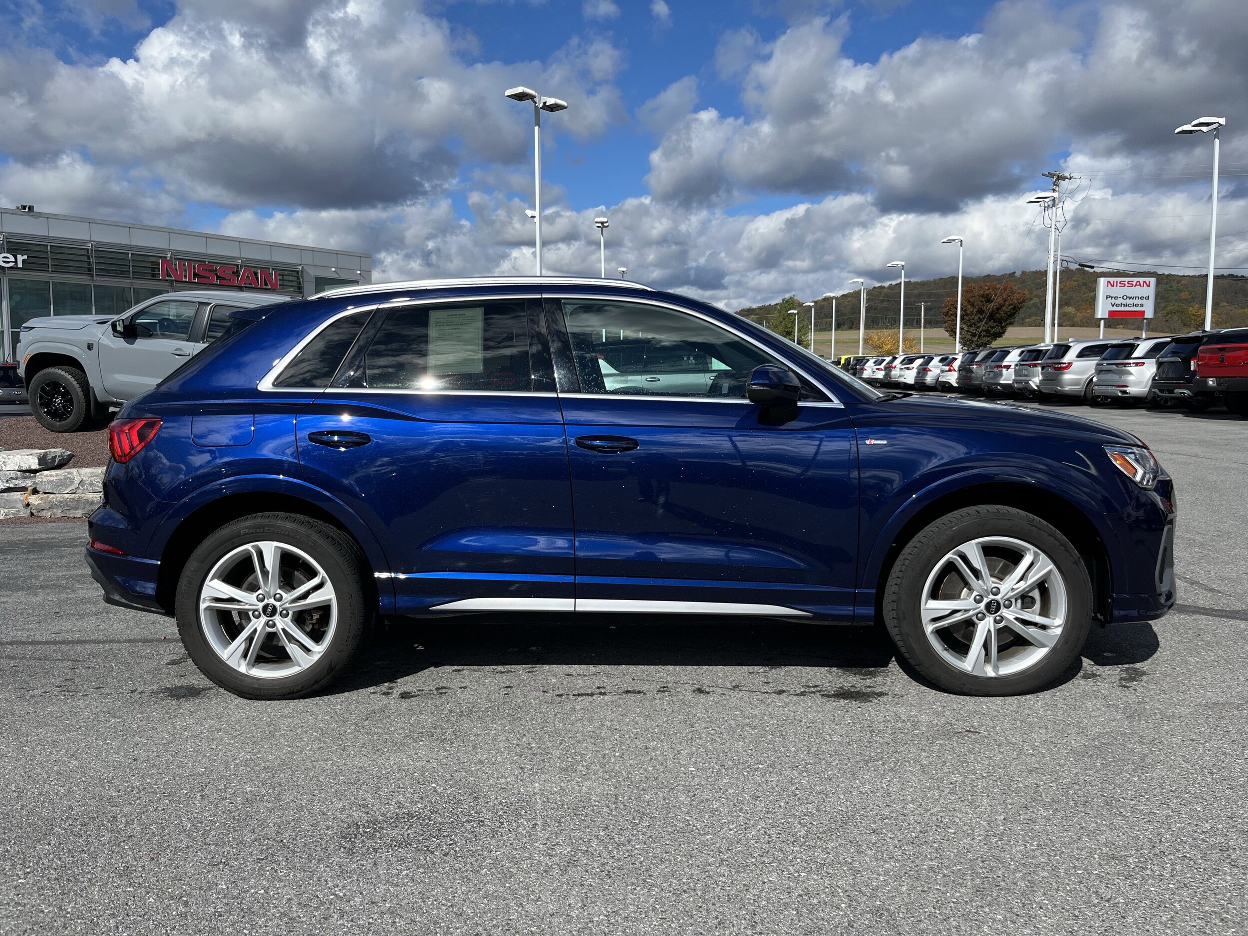 2023 Audi Q3 45 TFSI S line Premium photo 2