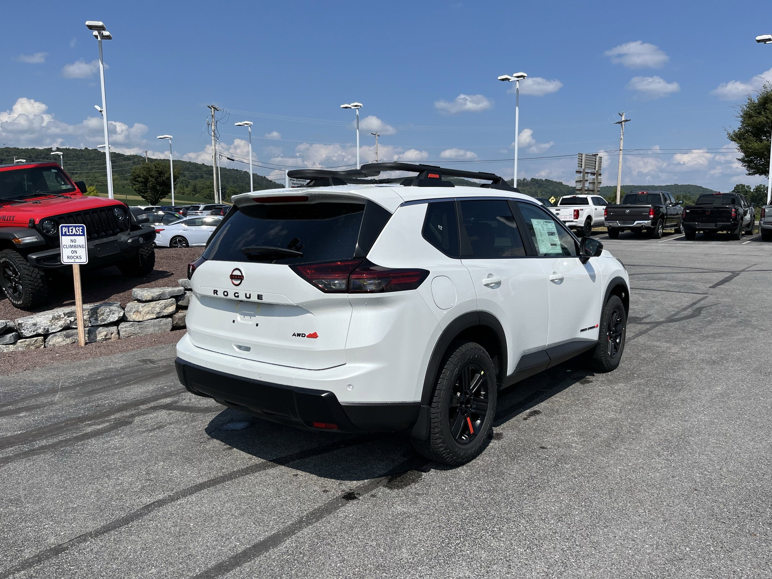 2026 Nissan Rogue SV photo 3