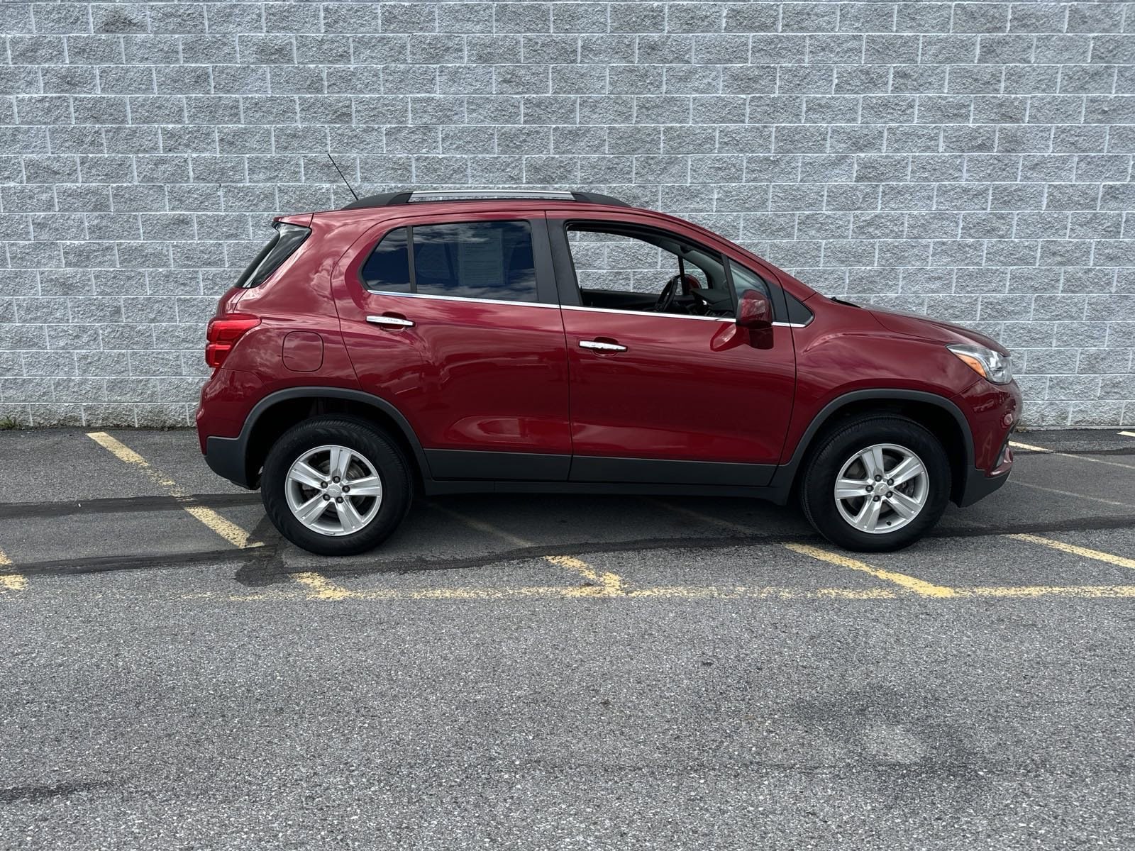 Used 2020 Chevrolet Trax LT with VIN 3GNCJPSB5LL146670 for sale in Muncy, PA