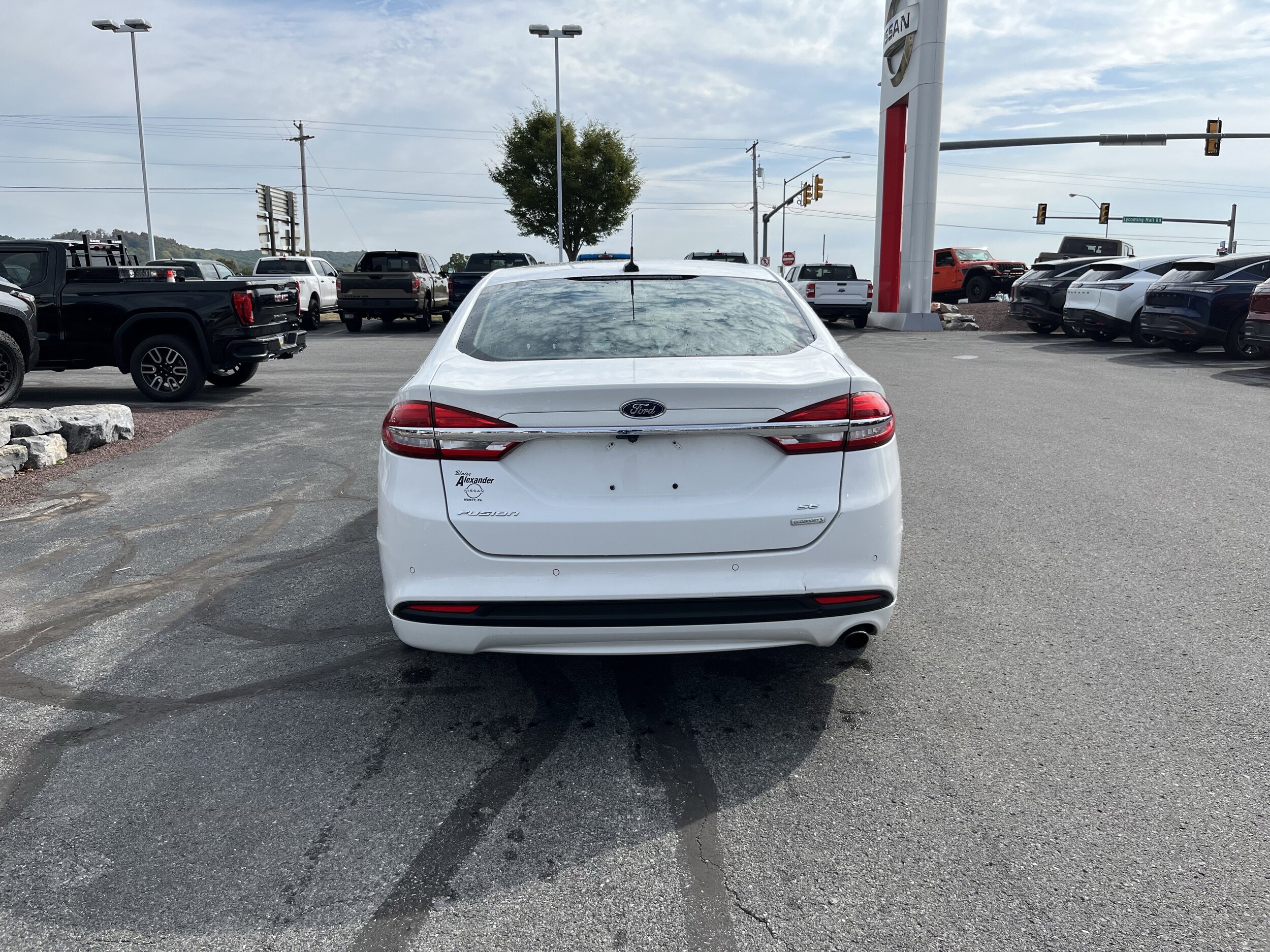 2017 Ford Fusion SE photo 2