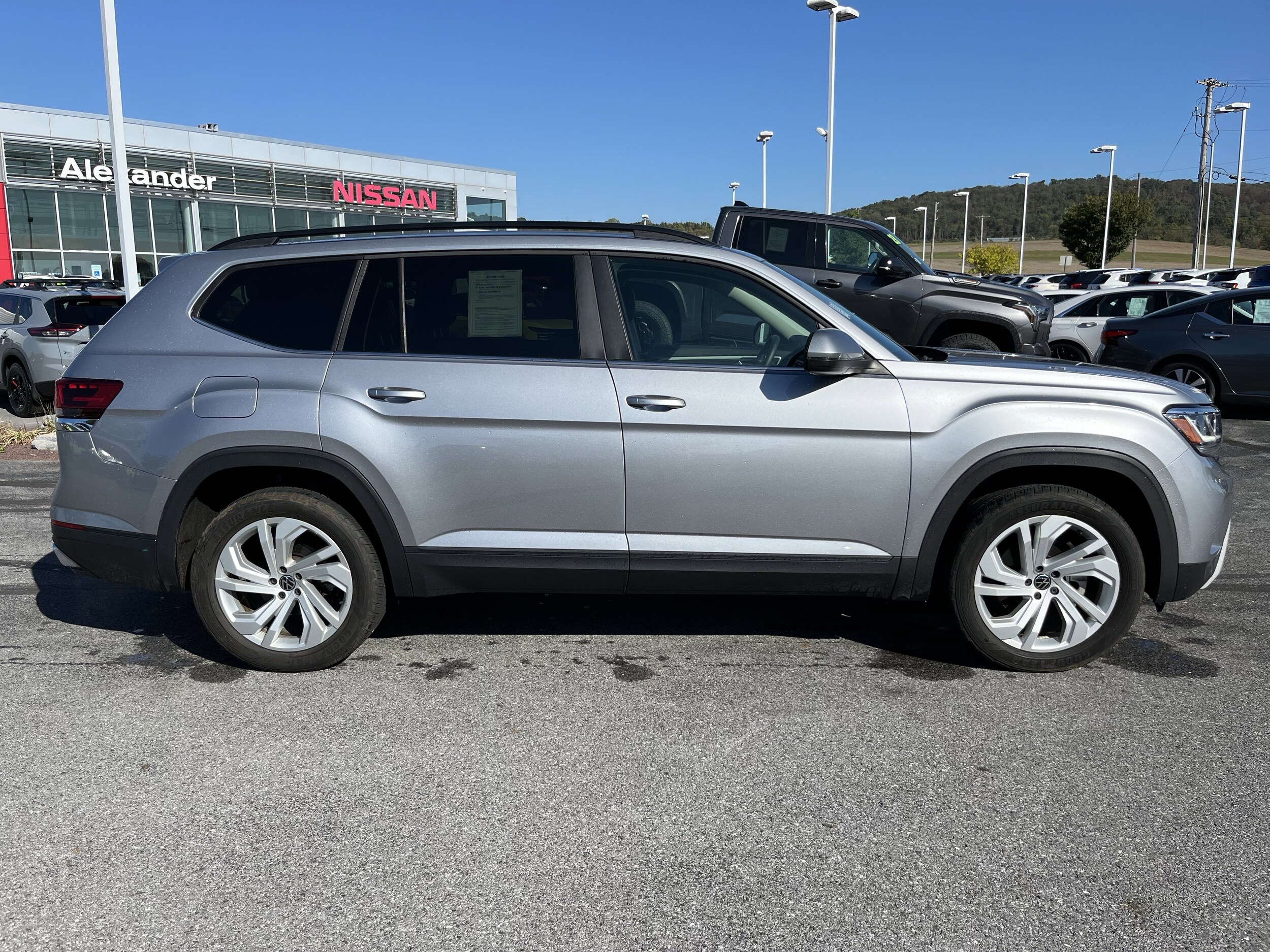 2022 Volkswagen Atlas V6 SE Technology photo 2