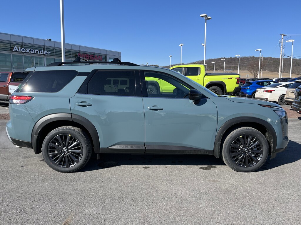 New 2026 Nissan Pathfinder SL SUV