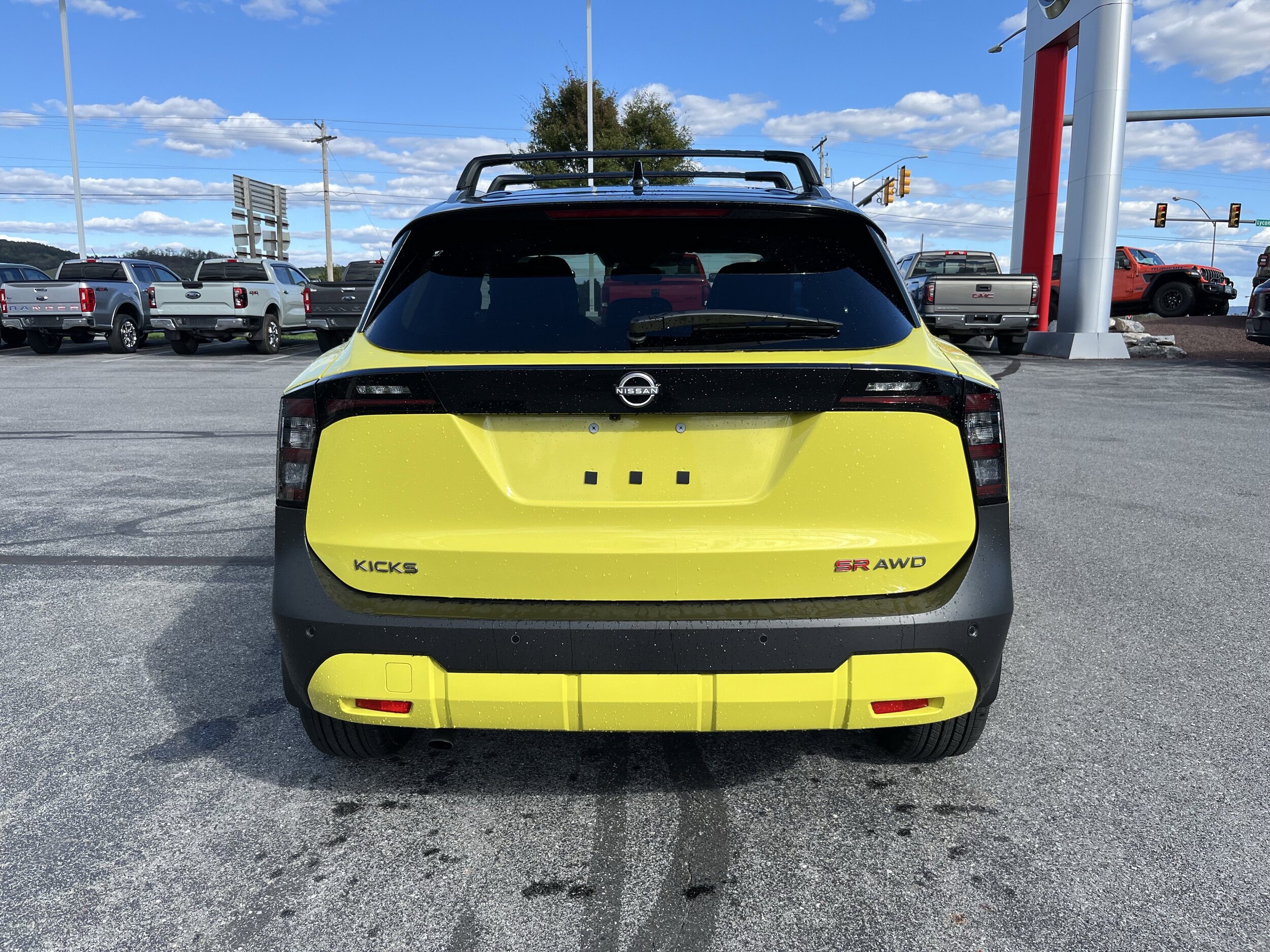 2026 Nissan Kicks SR photo 3