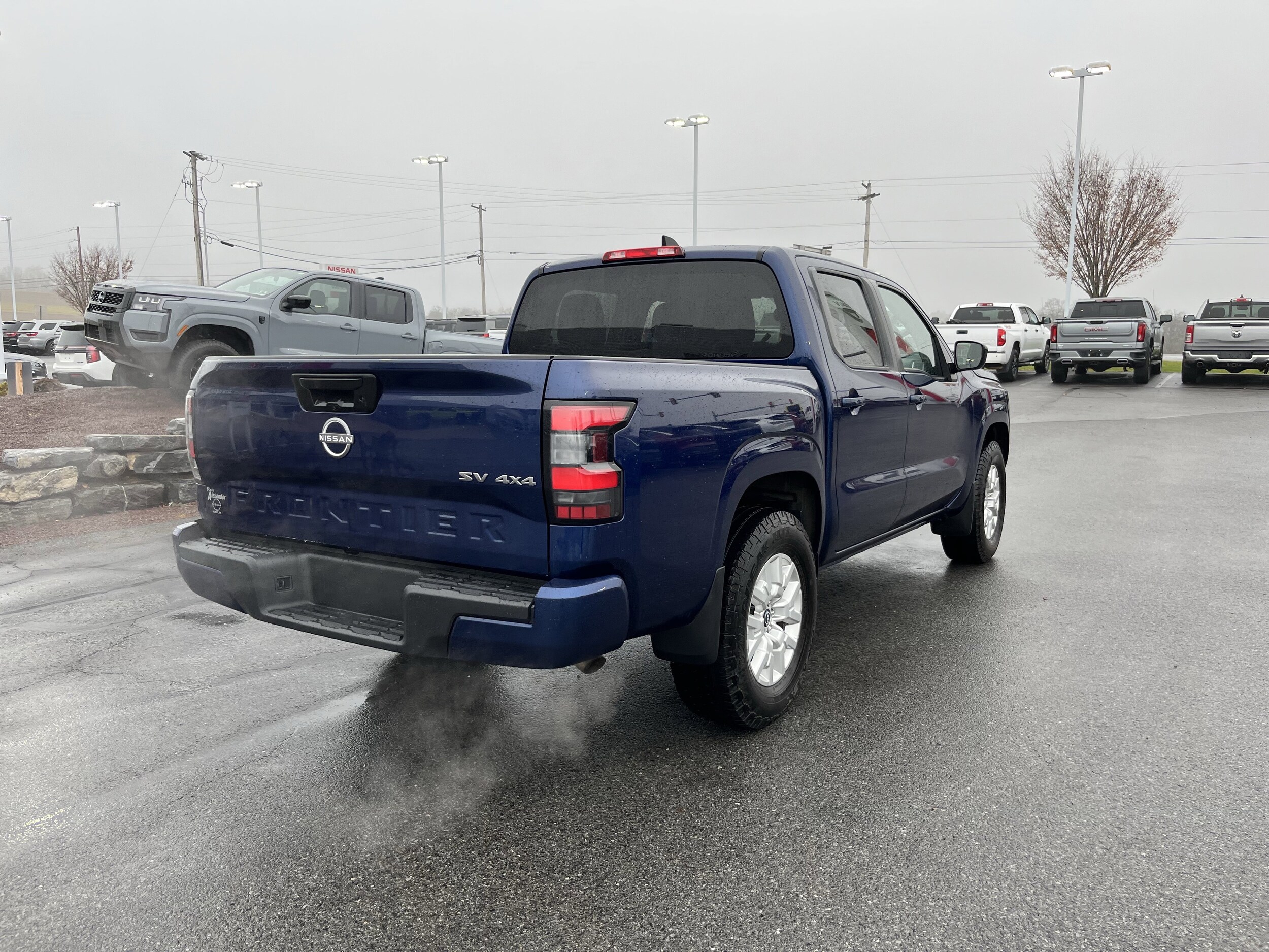 2023 Nissan Frontier Crew Cab SV photo 3