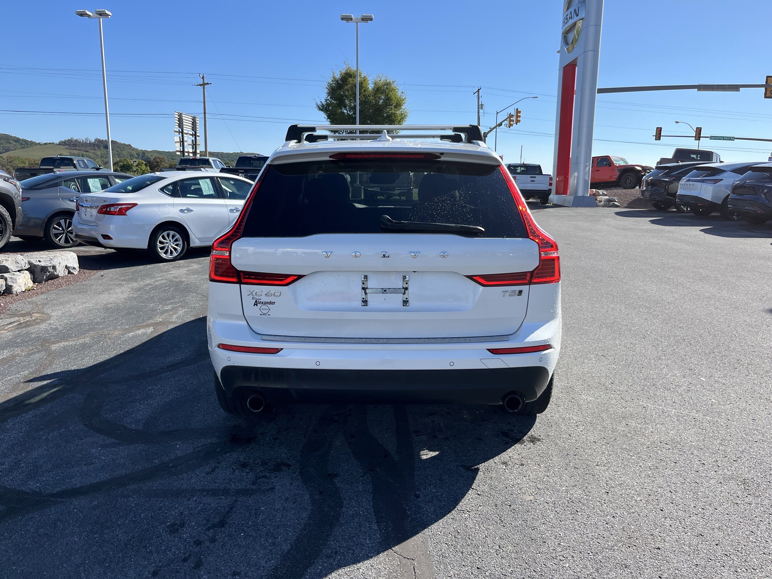 2021 Volvo XC60 T5 Momentum photo 2