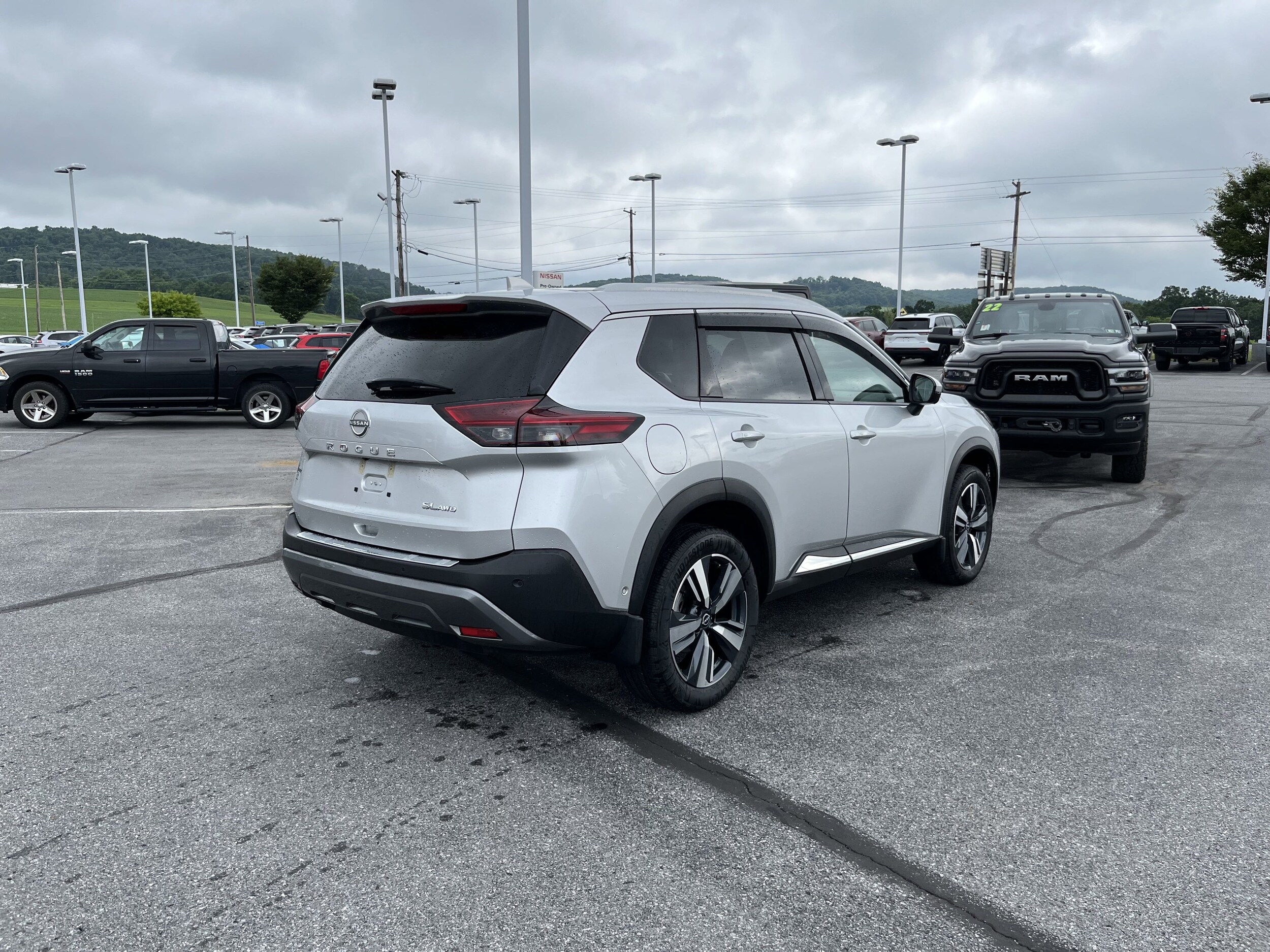 2022 Nissan Rogue AWD SL photo 2