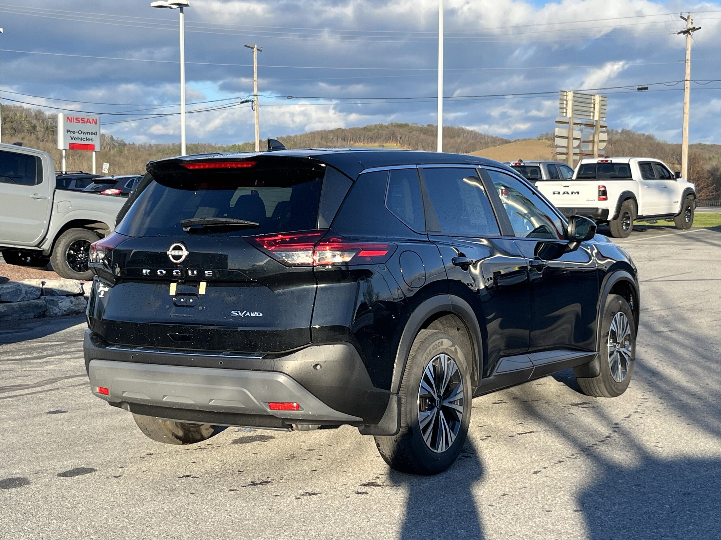 2023 Nissan Rogue AWD SV photo 3