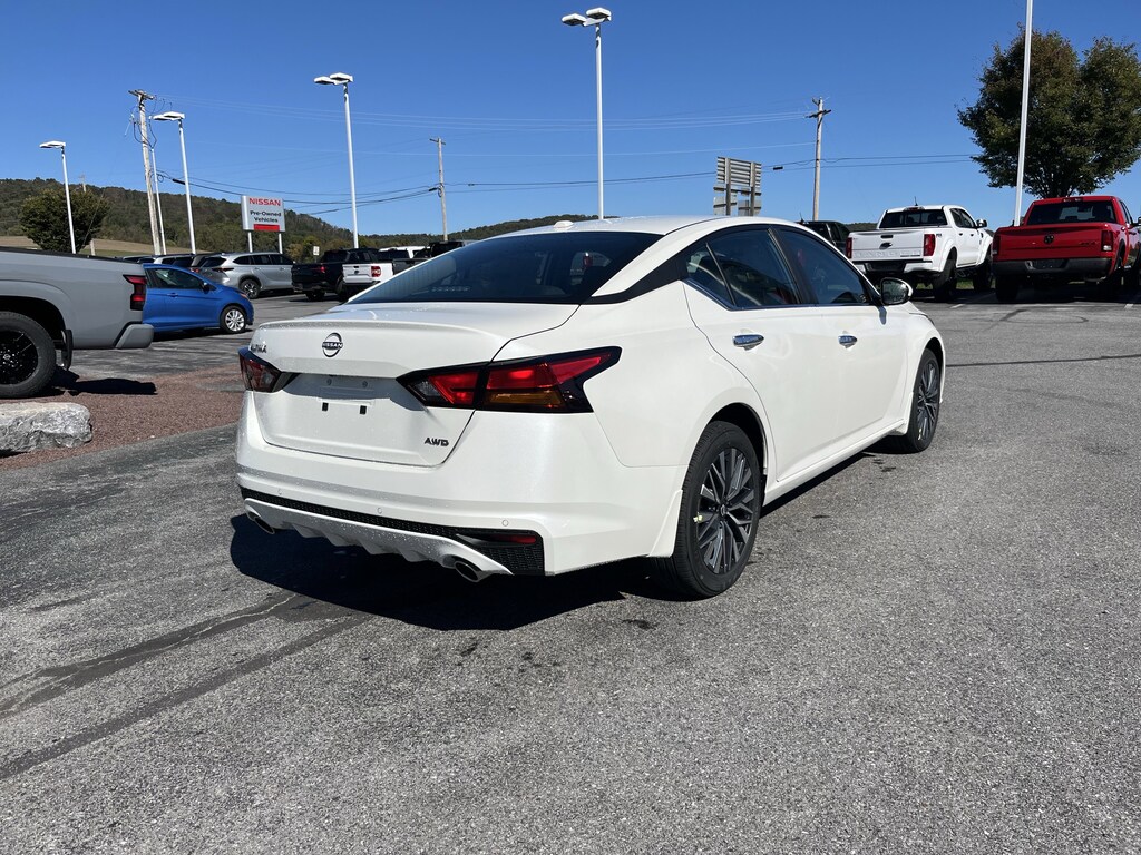 New 2025 Nissan Altima SV Sedan