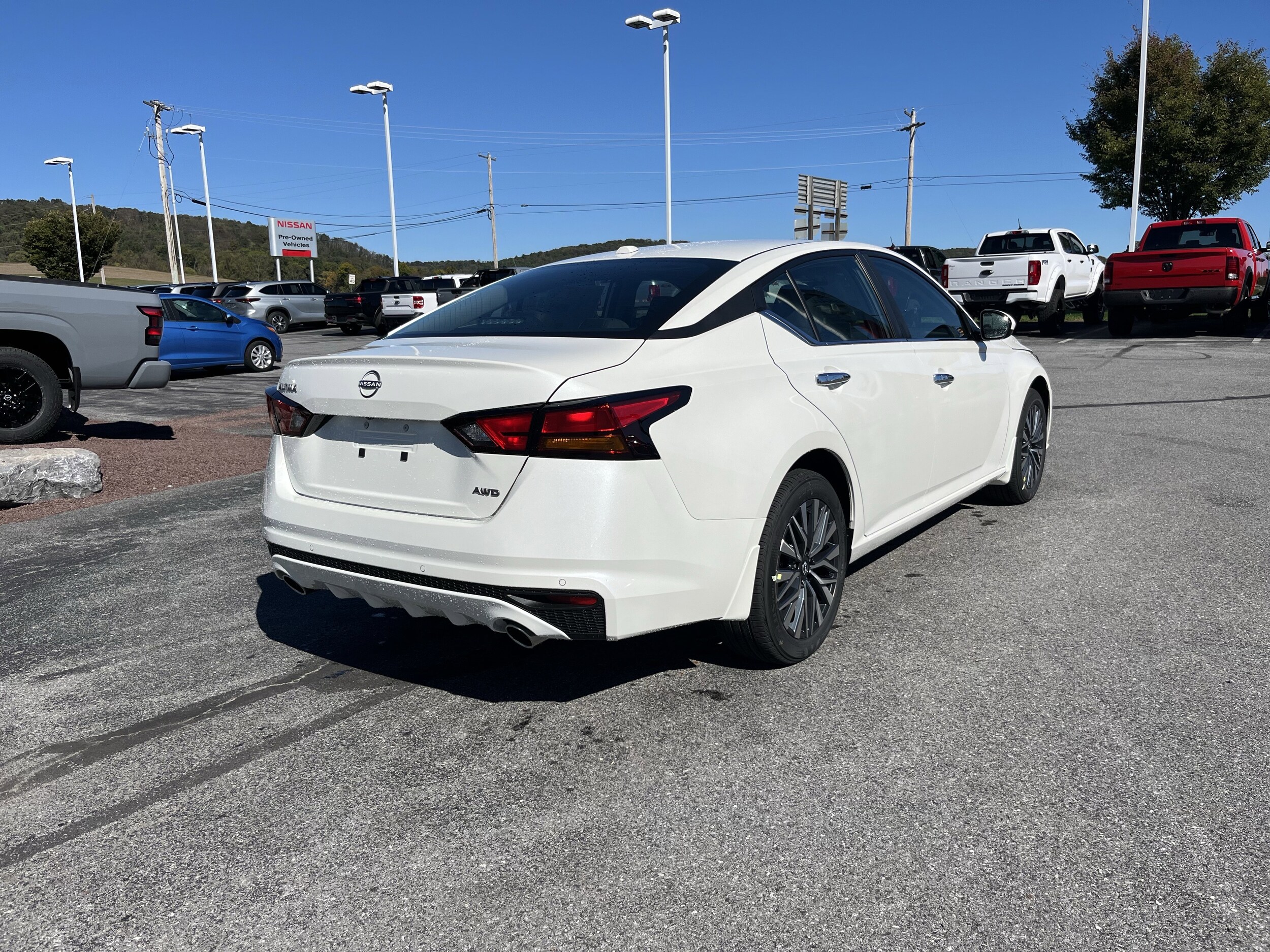 2025 Nissan Altima SV photo 3