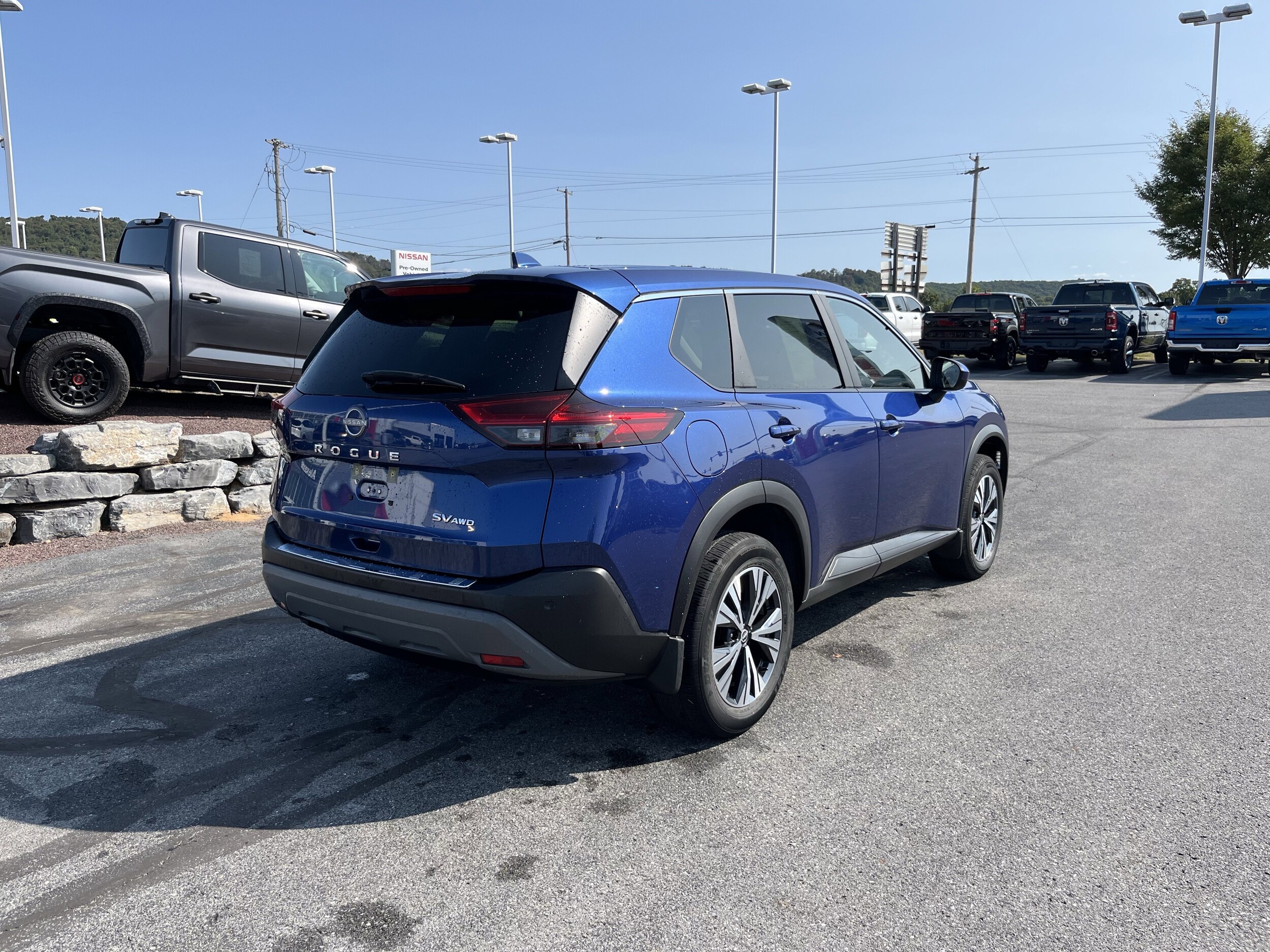 2023 Nissan Rogue AWD SV photo 3