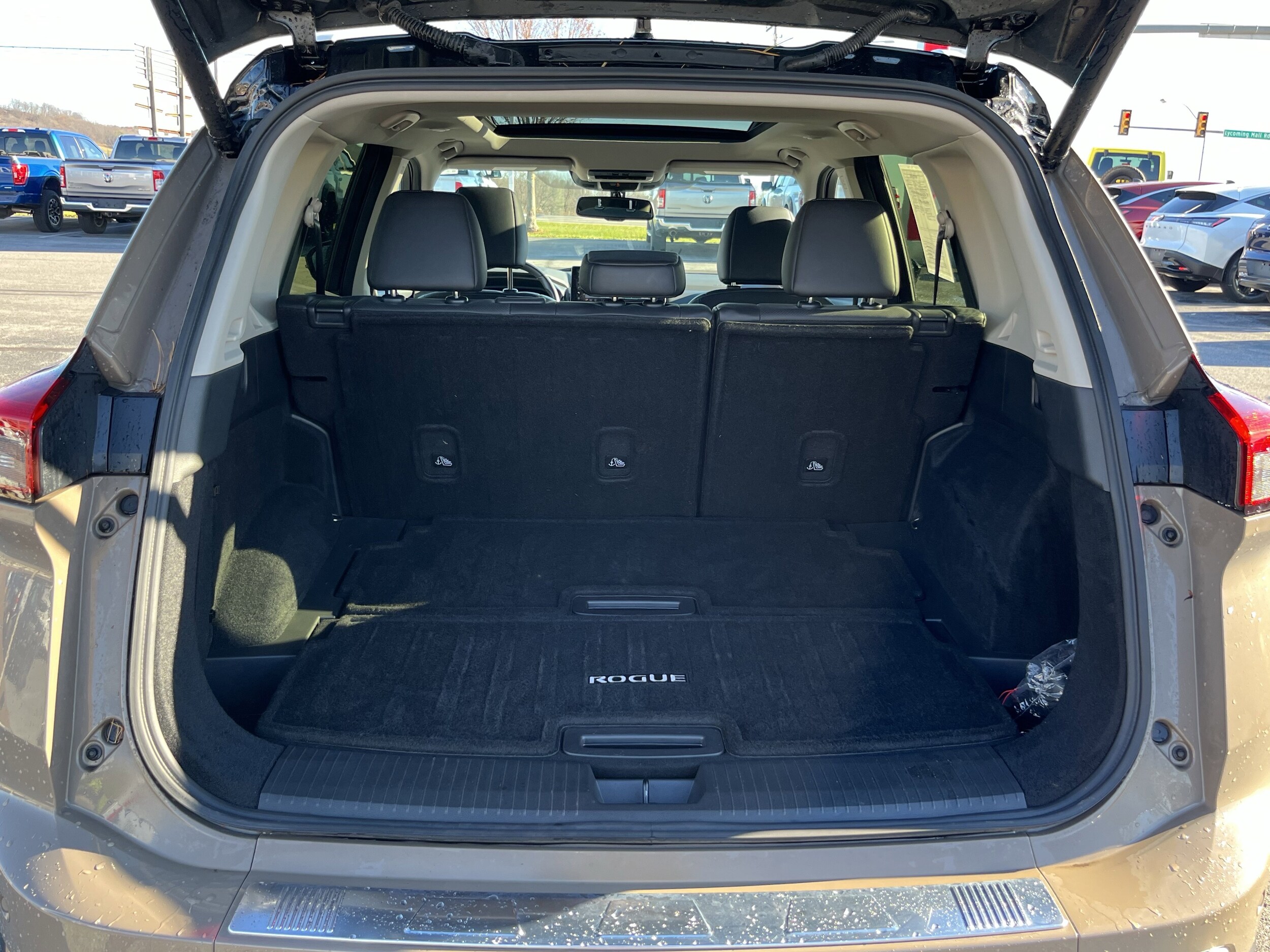 2024 Nissan Rogue AWD Platinum photo 3