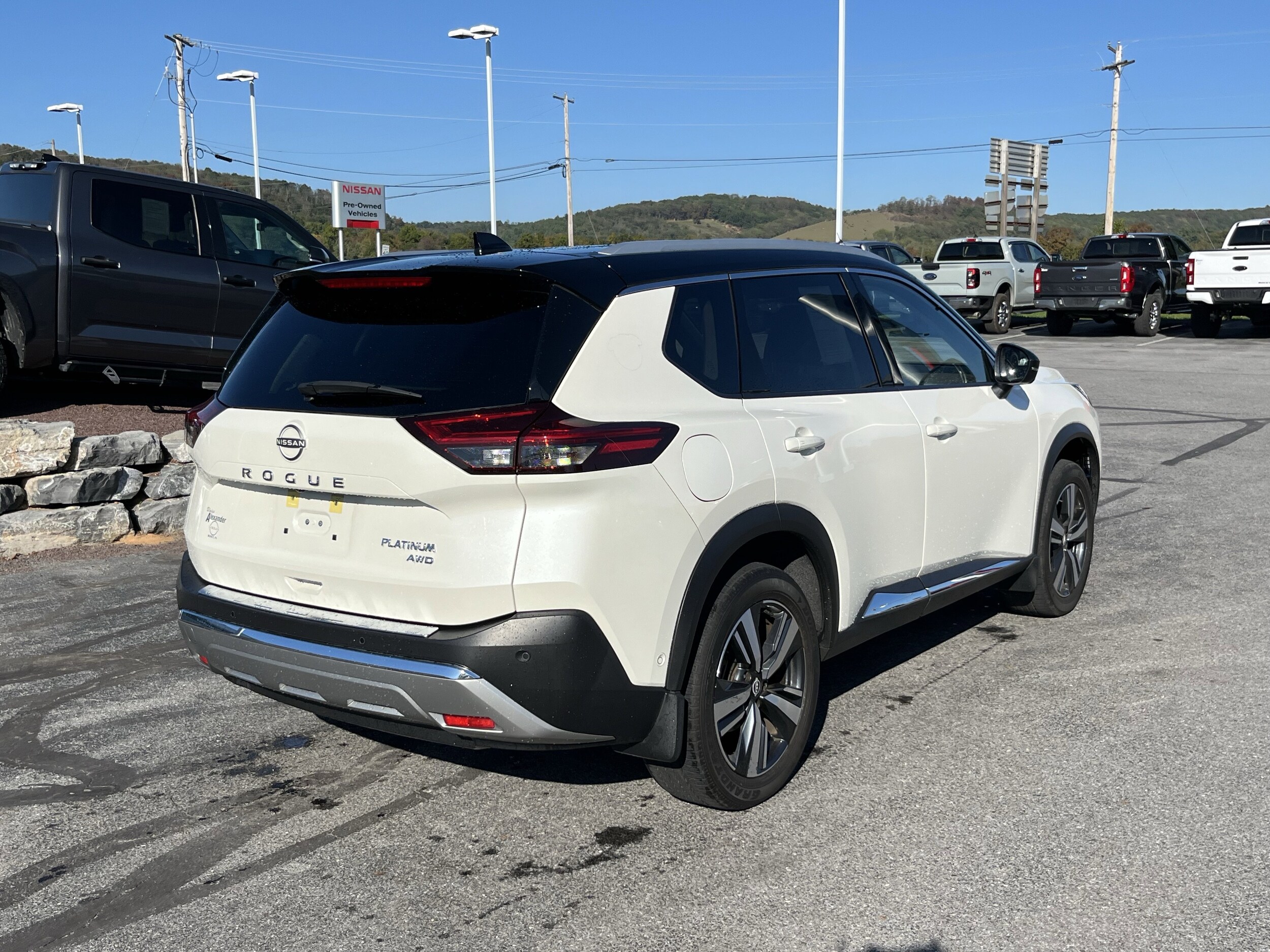 2023 Nissan Rogue AWD Platinum photo 3