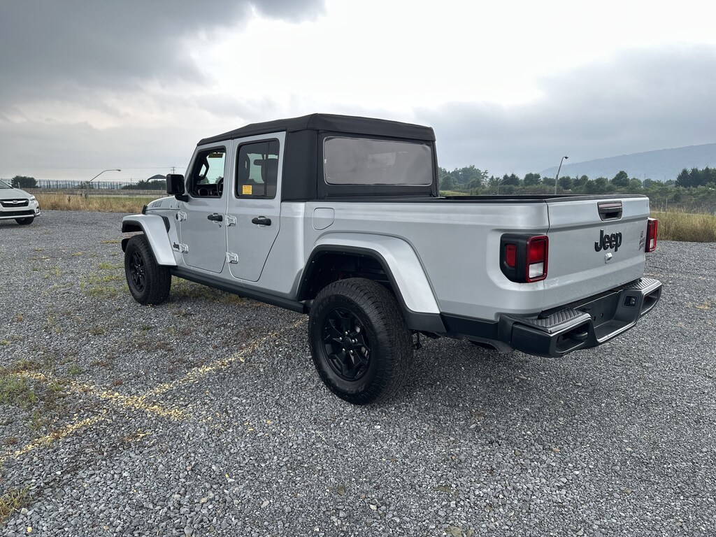 Used 2022 Jeep Gladiator Sport Truck Crew Cab